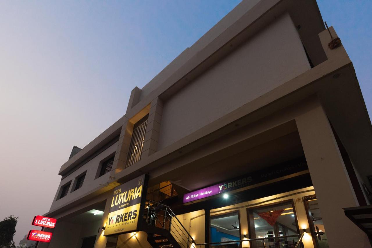Hotel Luxuria Ludhiana Ngoại thất bức ảnh