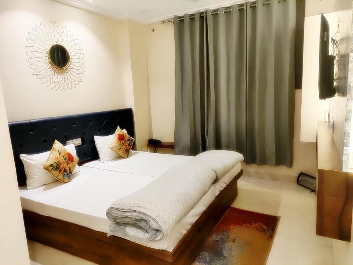 Hotel Luxuria Ludhiana Ngoại thất bức ảnh