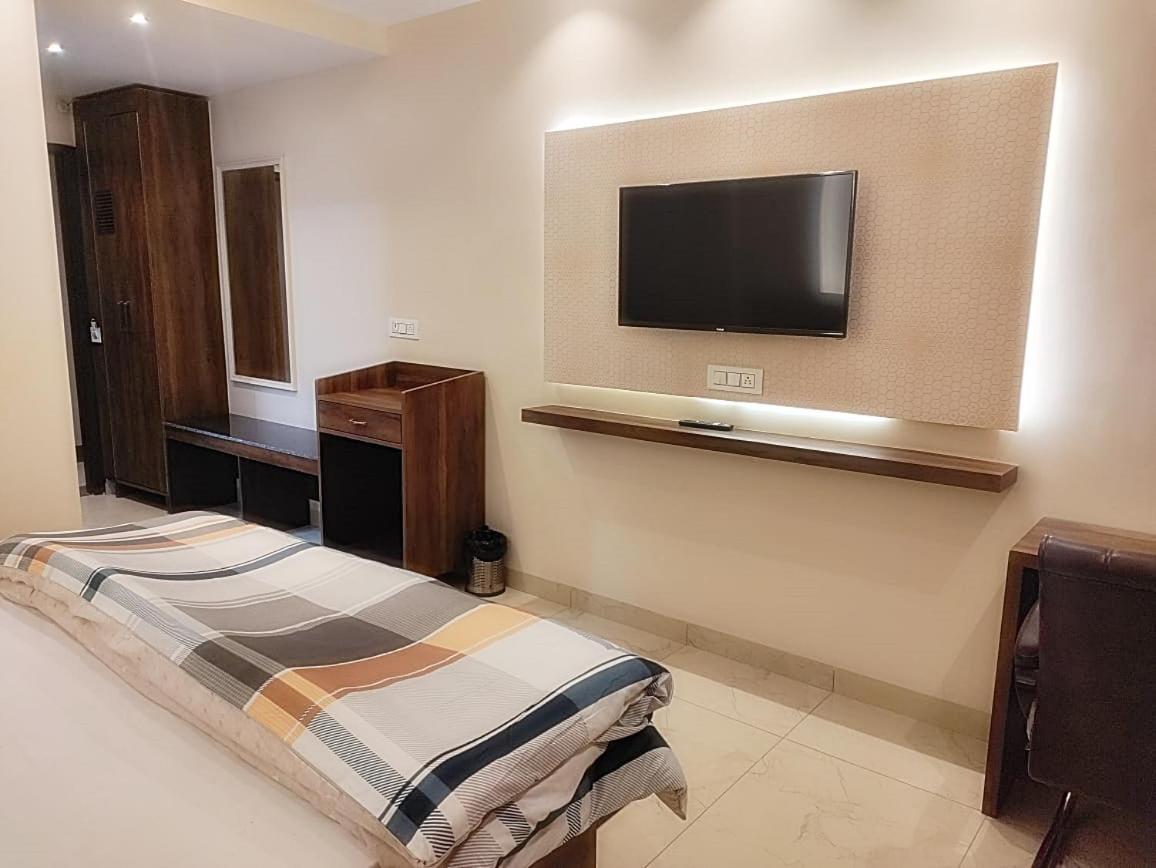 Hotel Luxuria Ludhiana Ngoại thất bức ảnh