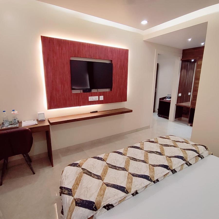 Hotel Luxuria Ludhiana Ngoại thất bức ảnh