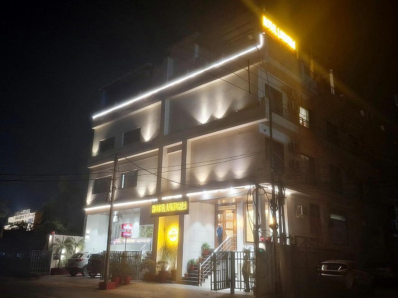 Hotel Luxuria Ludhiana Ngoại thất bức ảnh